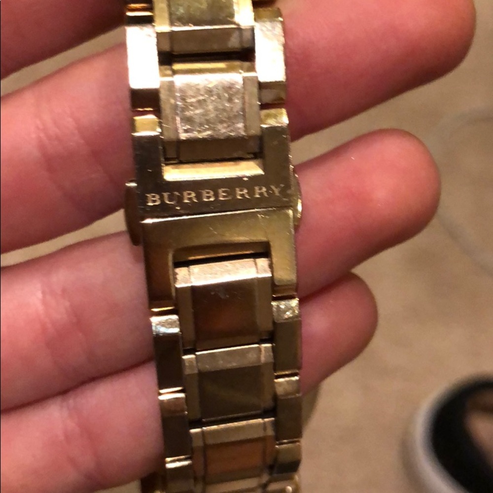 Burberry Gold Watch - 9103 - Picture 3 of 5